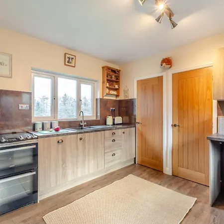 2 Bed In Oc-h34195 *