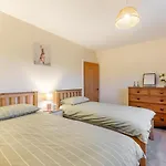 2 Bed In Oc-h34195 * Renwick