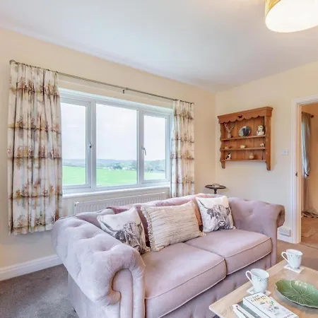 2 Bed In Oc-h34195 * Renwick